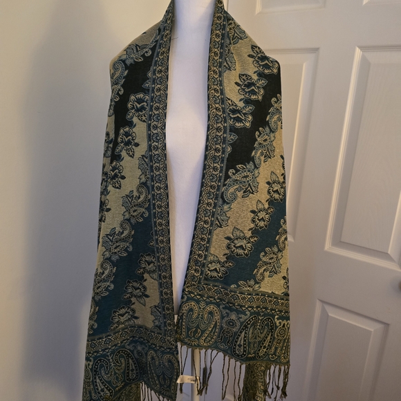 Accessory Street Elegant Floral Patterned Scarf - Metallic Gold/Dark Blue/Aqua - Picture 4 of 10